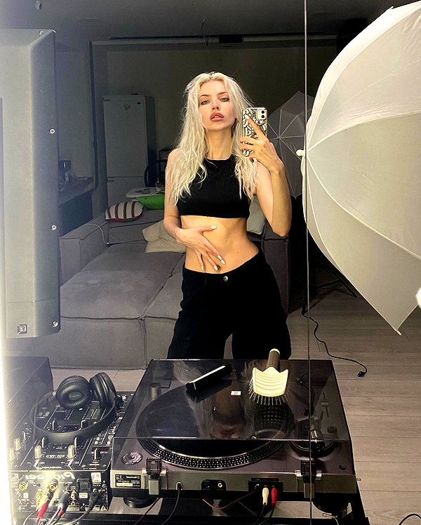 anya4everr instagram image archive image