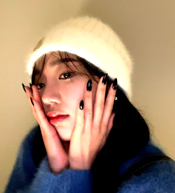 hyeweon__ instagram image archive image