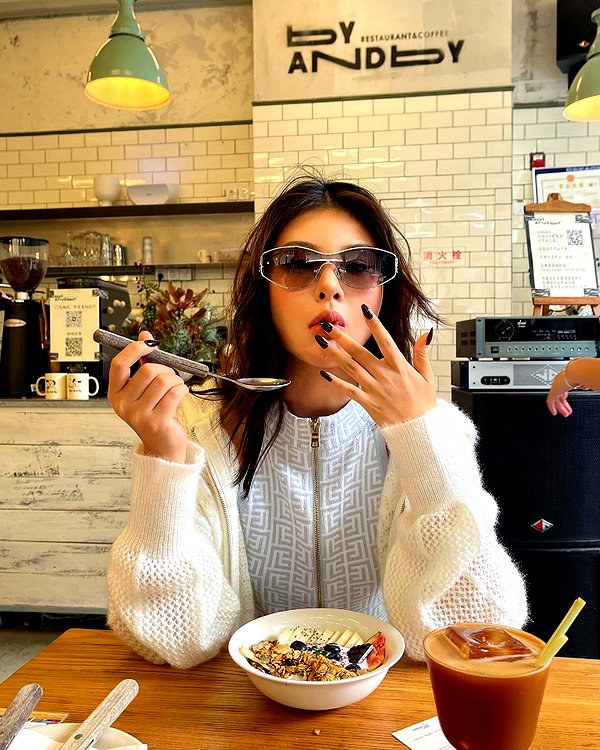ll.lu1s instagram image archive image