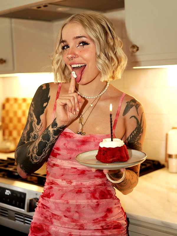 peachtoot.plz instagram image archive image