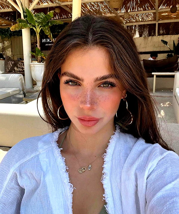 baddiesessence instagram image archive image