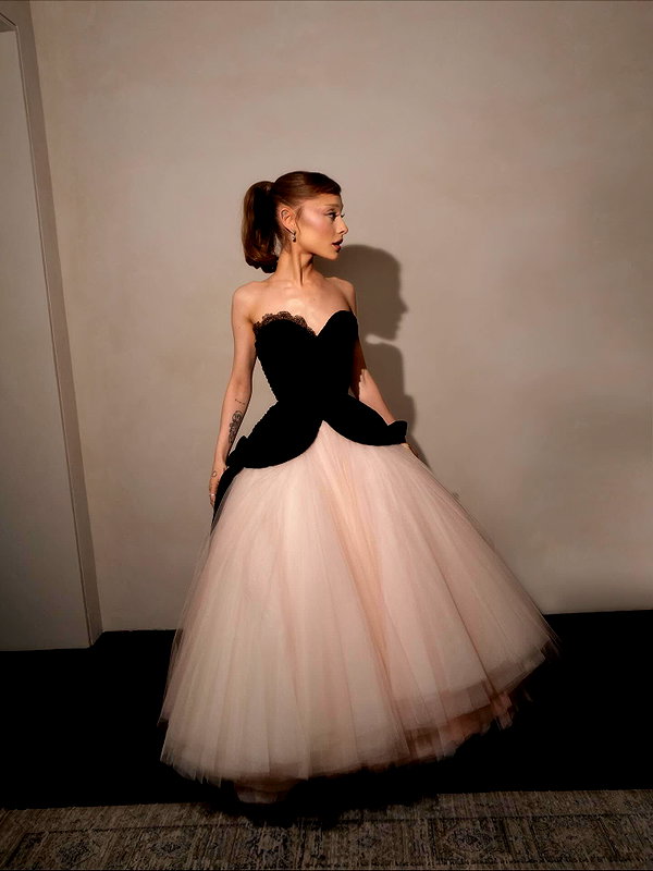 arianagrande instagram image archive image