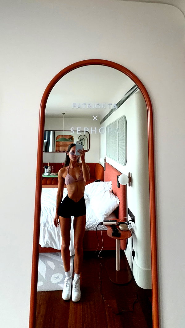 olivia.mathers instagram image archive image