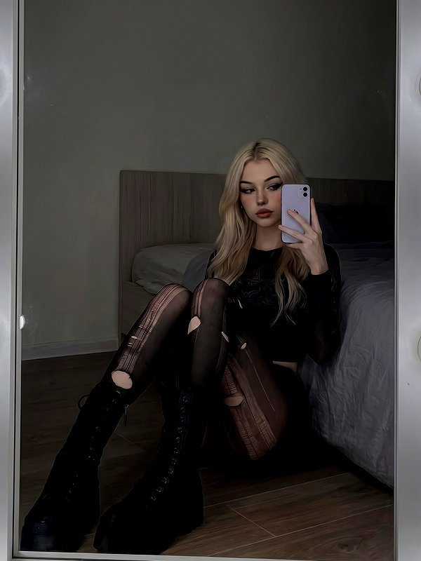 icy.vixen1 instagram image archive image