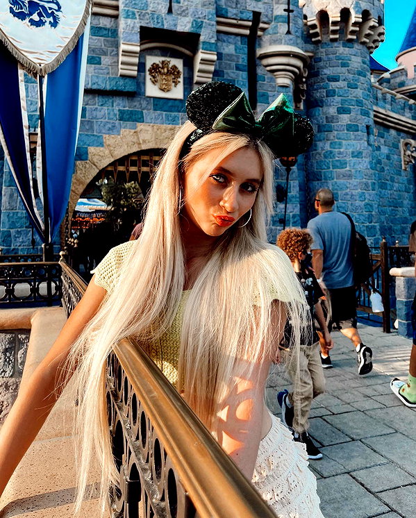 ellianawalmsley instagram image archive image