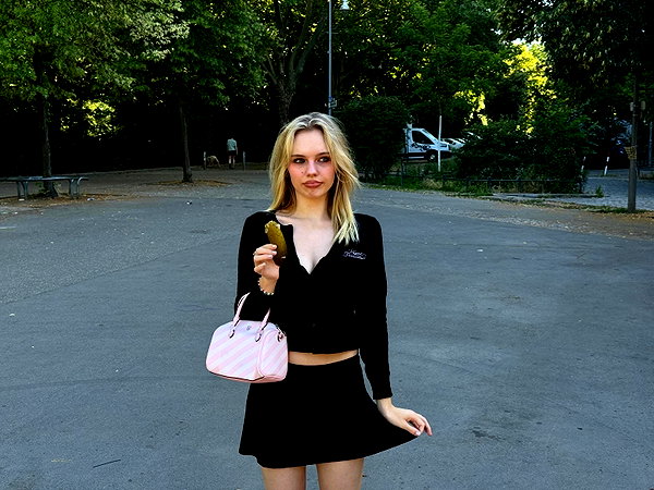leni.bahr instagram image archive image