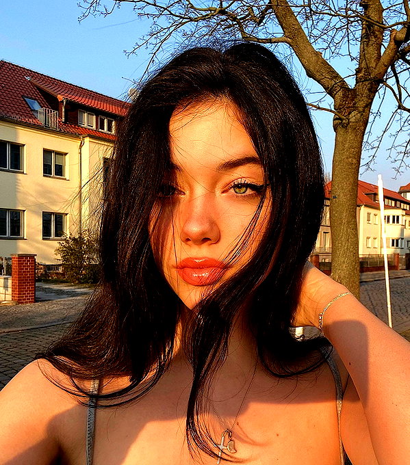 vanessa.rhd instagram image archive image