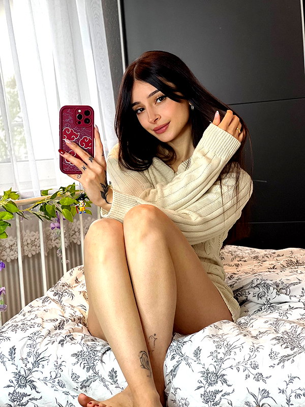 cata.leyah instagram image archive image