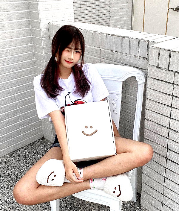 lai_931201 instagram image archive image