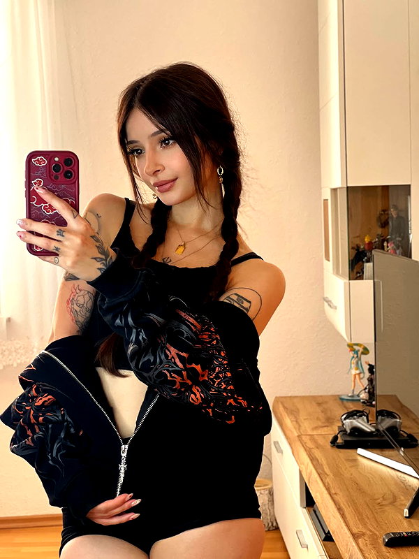 cata.leyah instagram image archive image