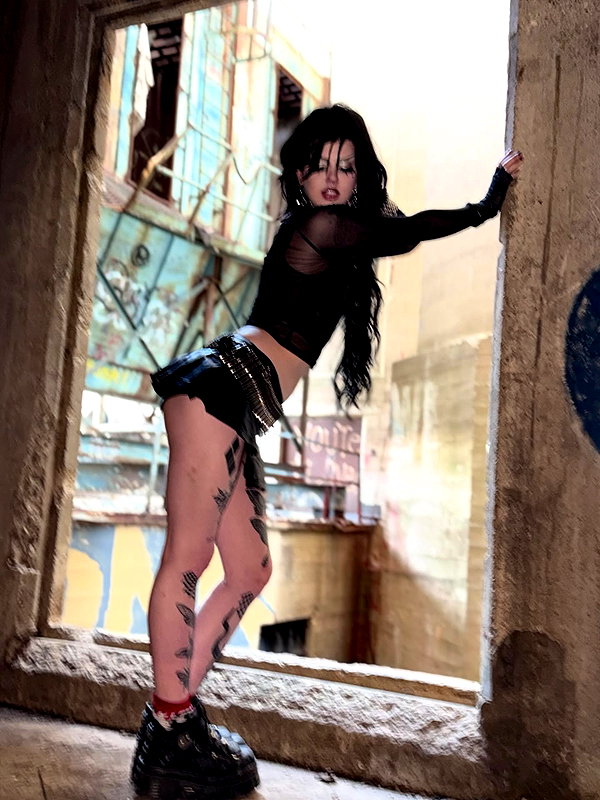 yeahimcaroline instagram image archive image