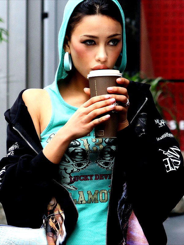 leonanaomii instagram image archive image