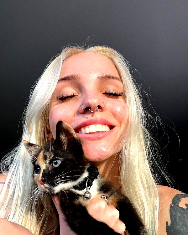 peachtoot.plz instagram image archive image