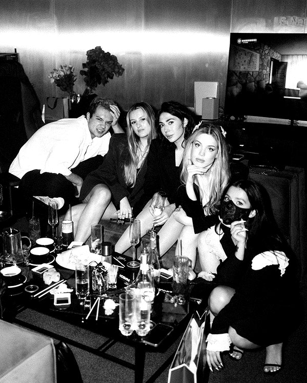 anna.utka22 instagram image archive image