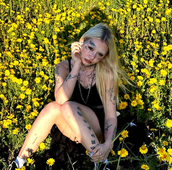 Archived image from @milkaaaa227 on Instagram