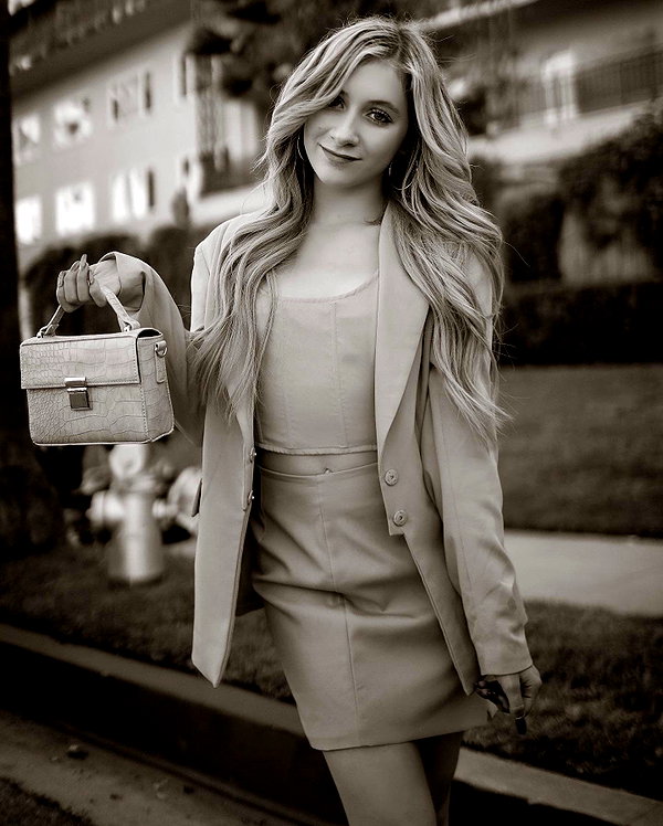 ellianawalmsley instagram image archive image