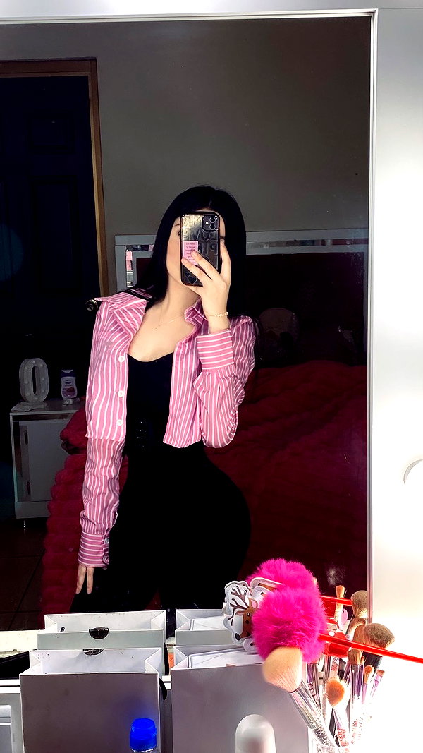 lesliesancheezz instagram image archive image