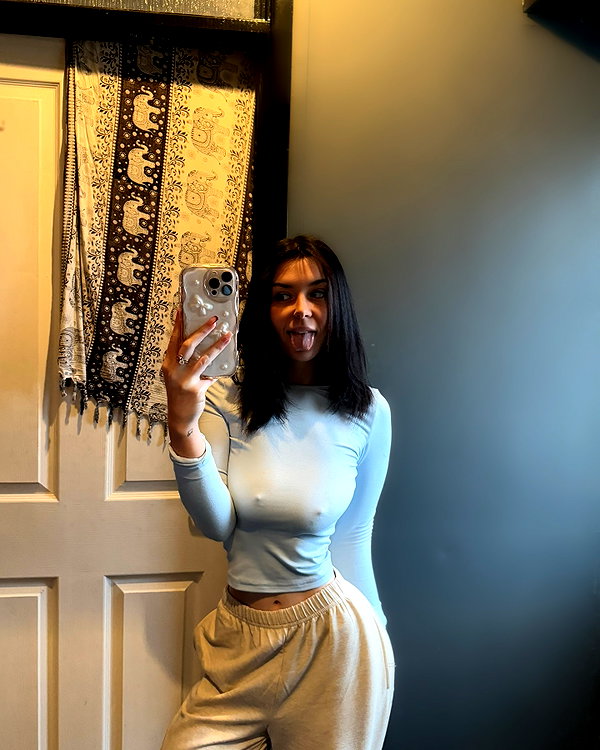 elerievans123 instagram image archive image