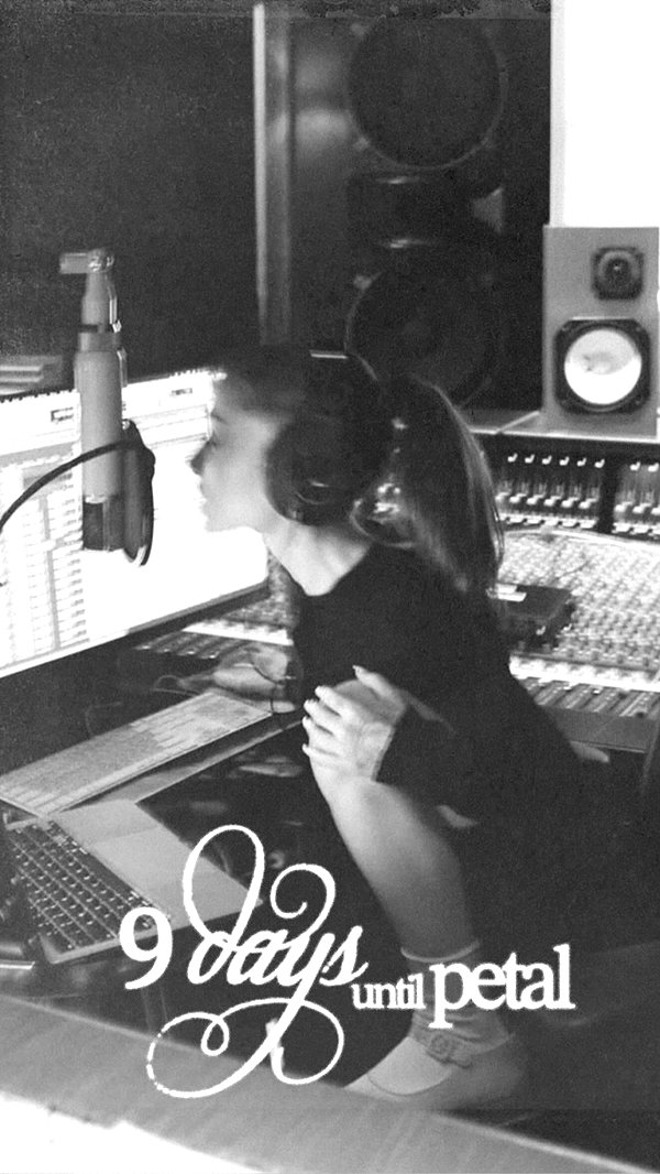 arianagrande instagram image archive image
