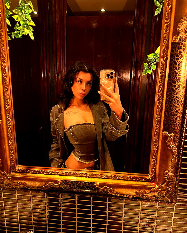 elerievans123 instagram image archive image