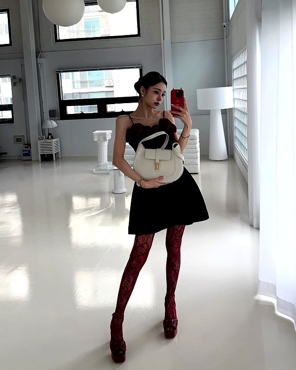 dear.zia instagram image archive image