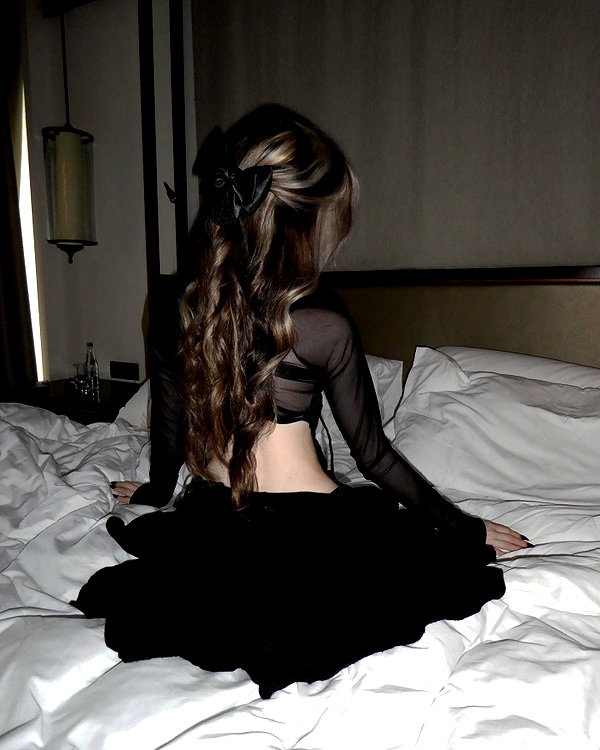 krystallea.cs instagram image archive image