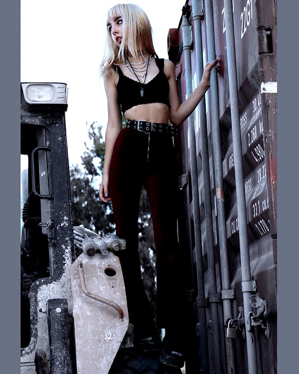 karin_orhov instagram image archive image