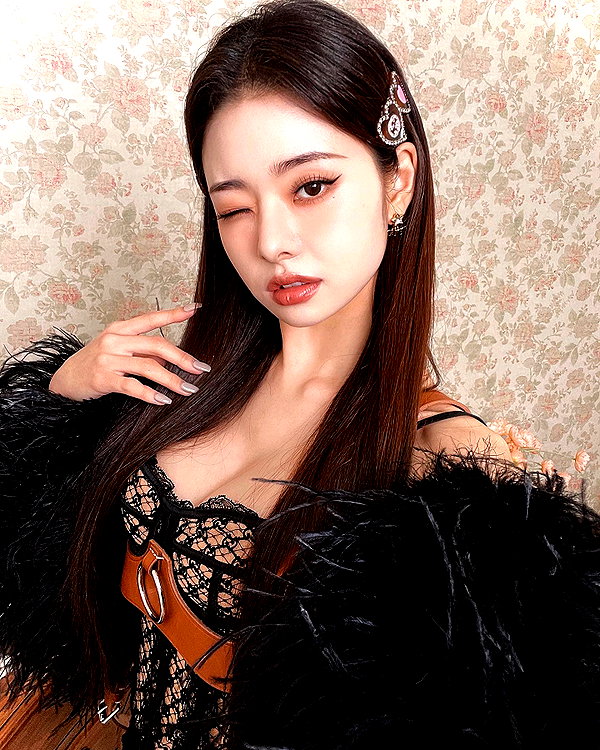 dear.zia instagram image archive image
