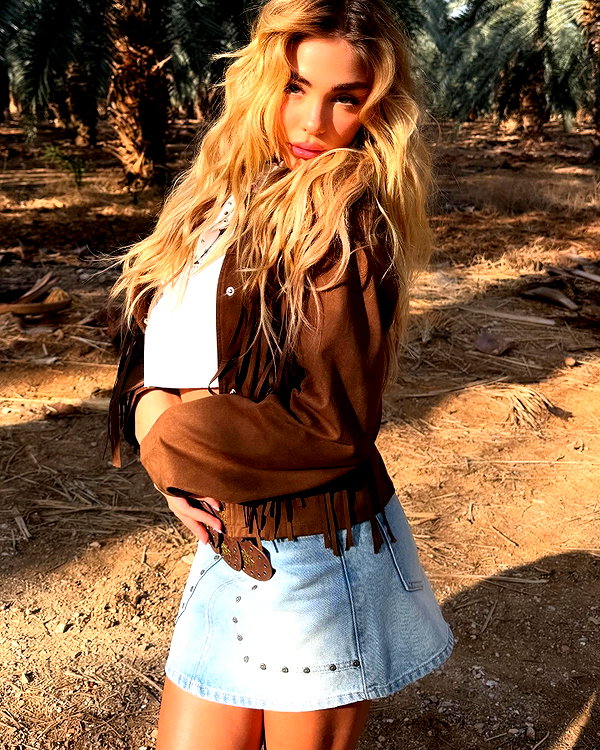 maya.keyy instagram image archive image