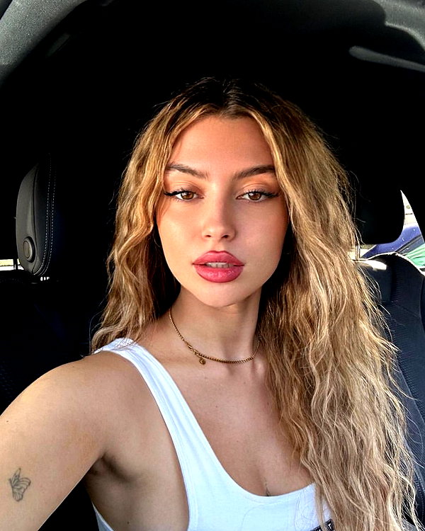 baddiesessence instagram image archive image