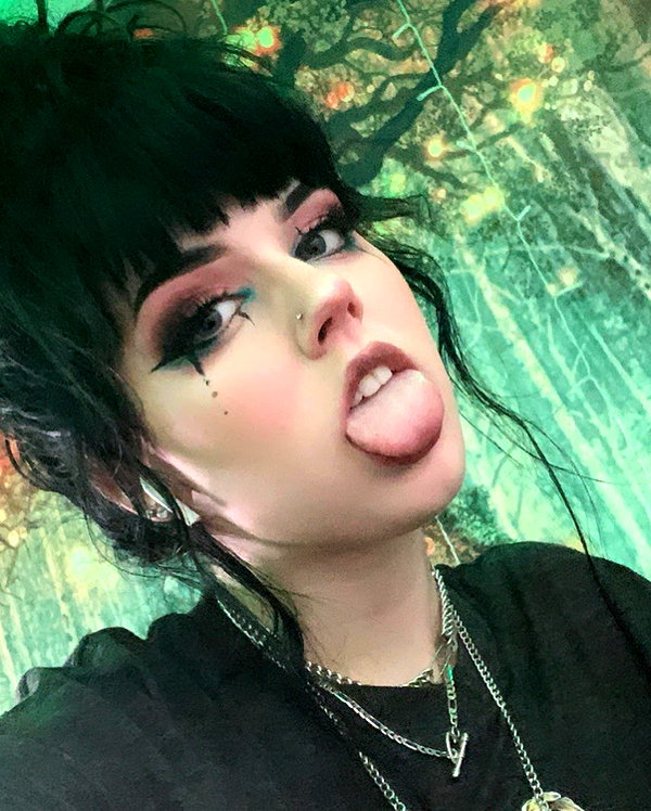 yeahimcaroline instagram image archive image