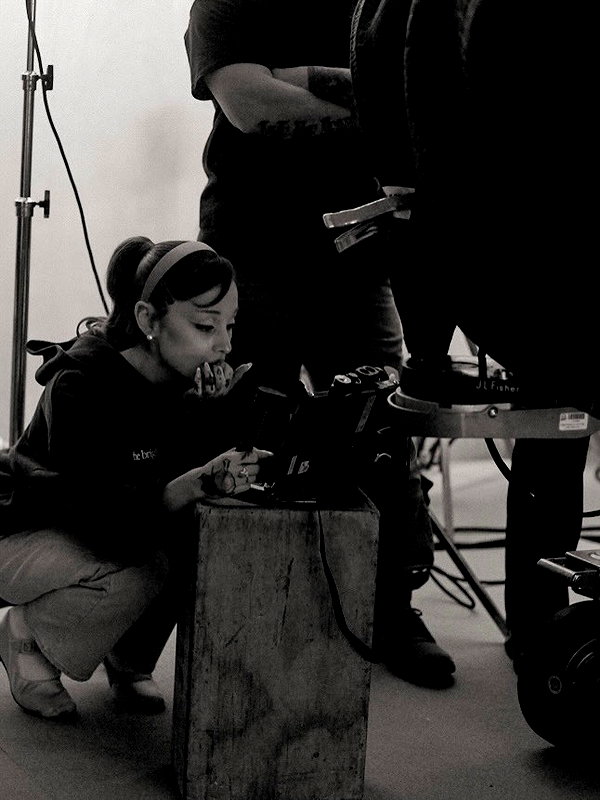 arianagrande instagram image archive image