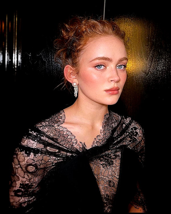 sadiesink_ instagram image archive image