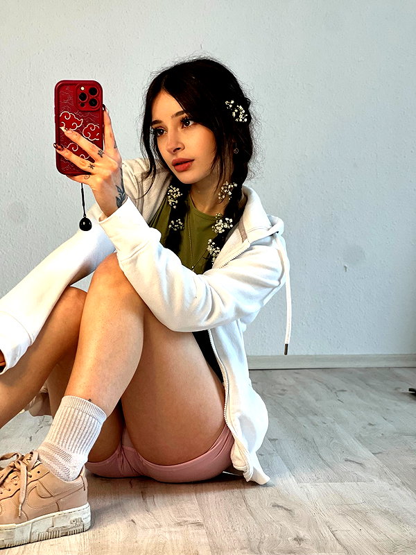 cata.leyah instagram image archive image