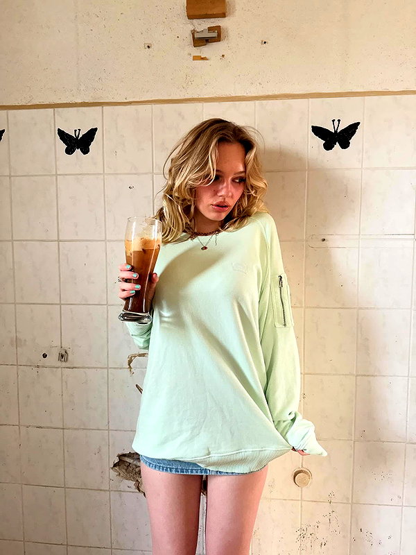leni.bahr instagram image archive image