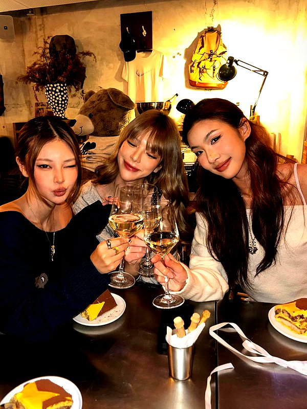 ll.lu1s instagram image archive image