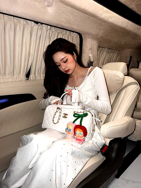 dear.zia instagram image archive image
