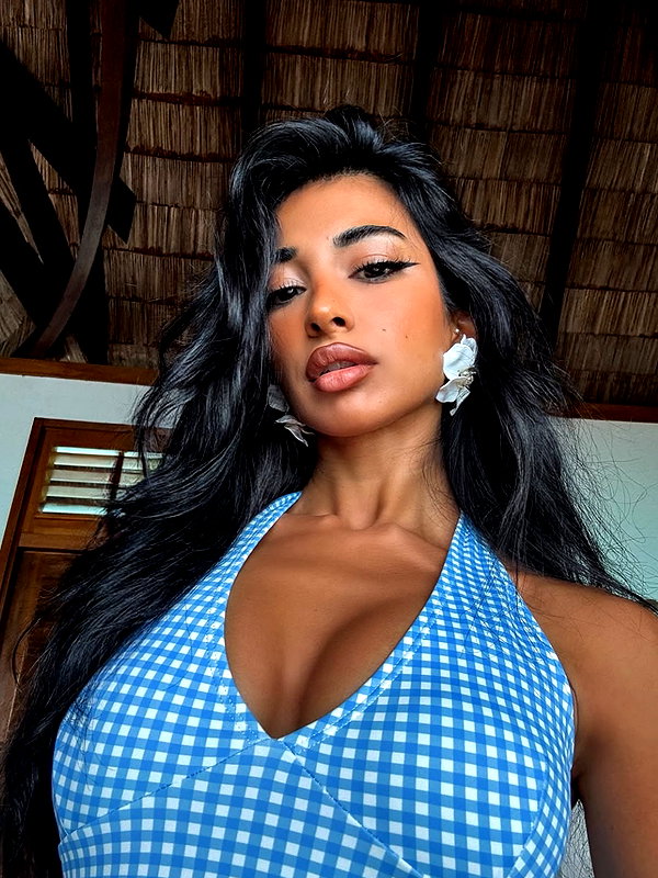 baddiesessence instagram image archive image