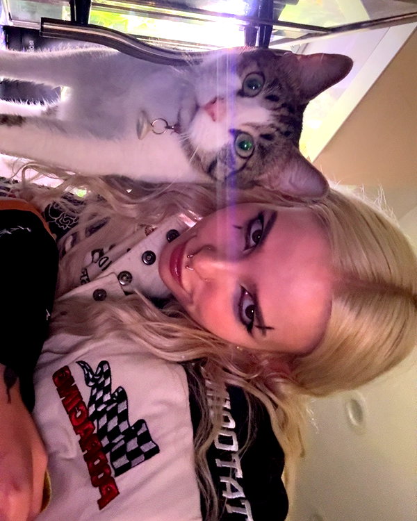 peachtoot.plz instagram image archive image