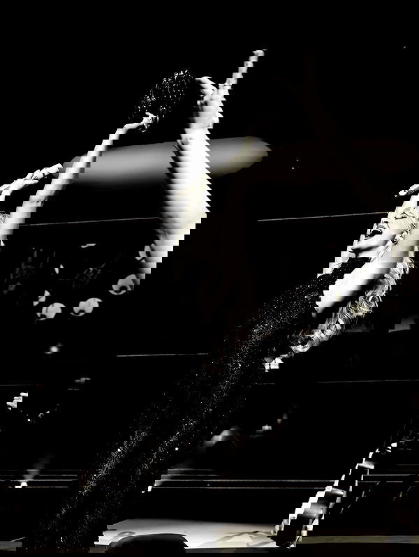 sabrinacarpenter sabrinacarpenter archive image