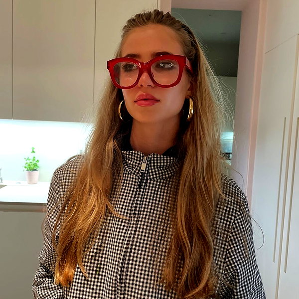 lili.hart1 instagram image archive image
