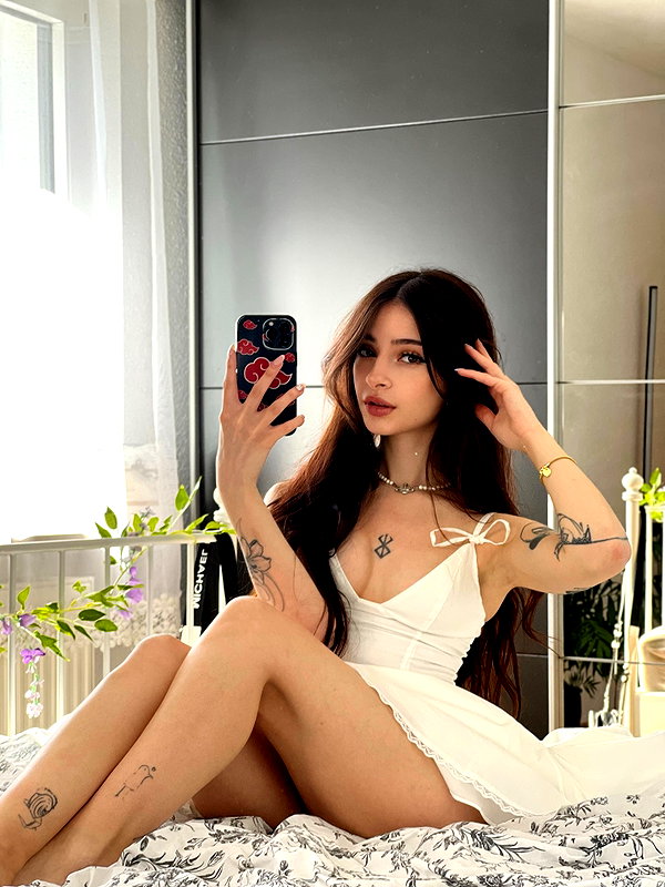 cata.leyah instagram image archive image