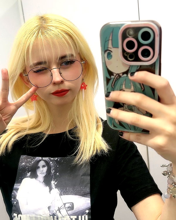 luly1980s instagram image archive image