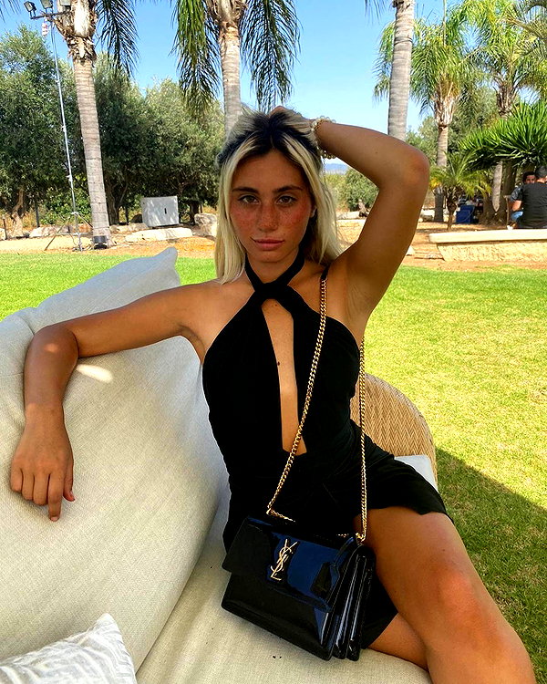 Archived image from @refaella_twina on Instagram