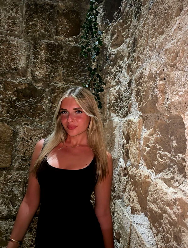 anastasya.maykis instagram image archive image