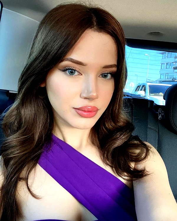 baddiesessence instagram image archive image