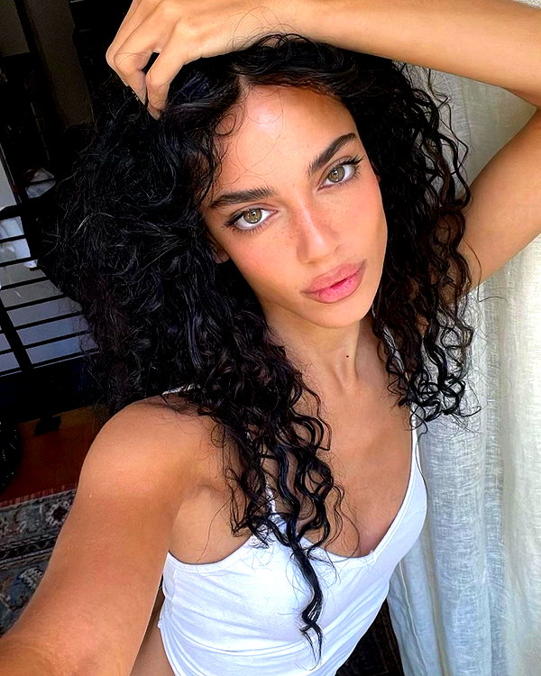 baddiesessence instagram image archive image