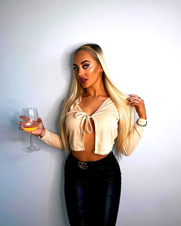 rhiannonbluee instagram image archive image