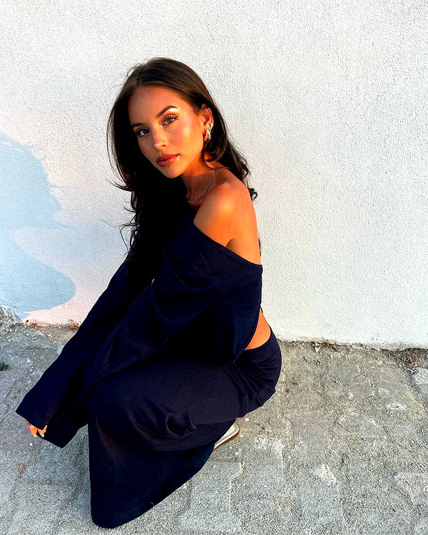 zoeliss instagram image archive image
