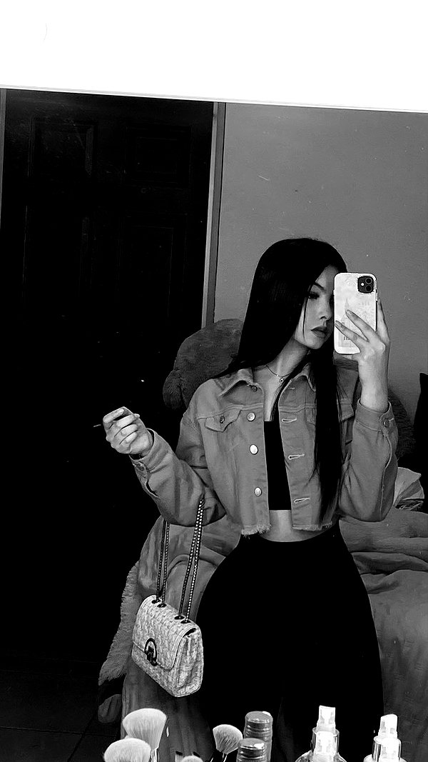 lesliesancheezz instagram image archive image
